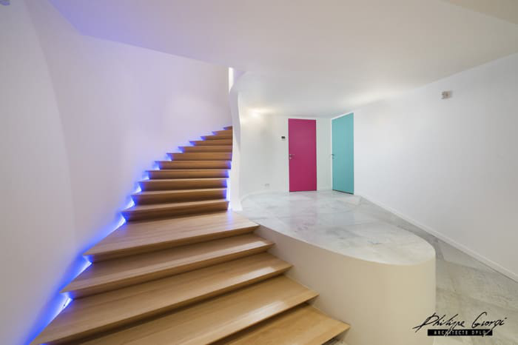 escalier neon architecte