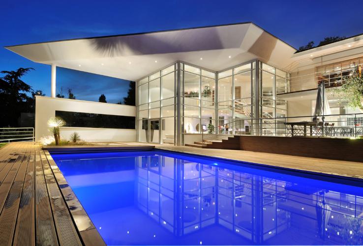 maison moderne architecte piscine nuit